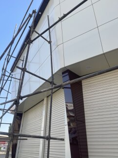 نمای مدرن ساختمان با ورق های کامپوزیت